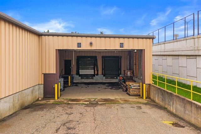 More Photos Of 4848 Industrial Park Dr, Stevens Point Warehouse For Sale
