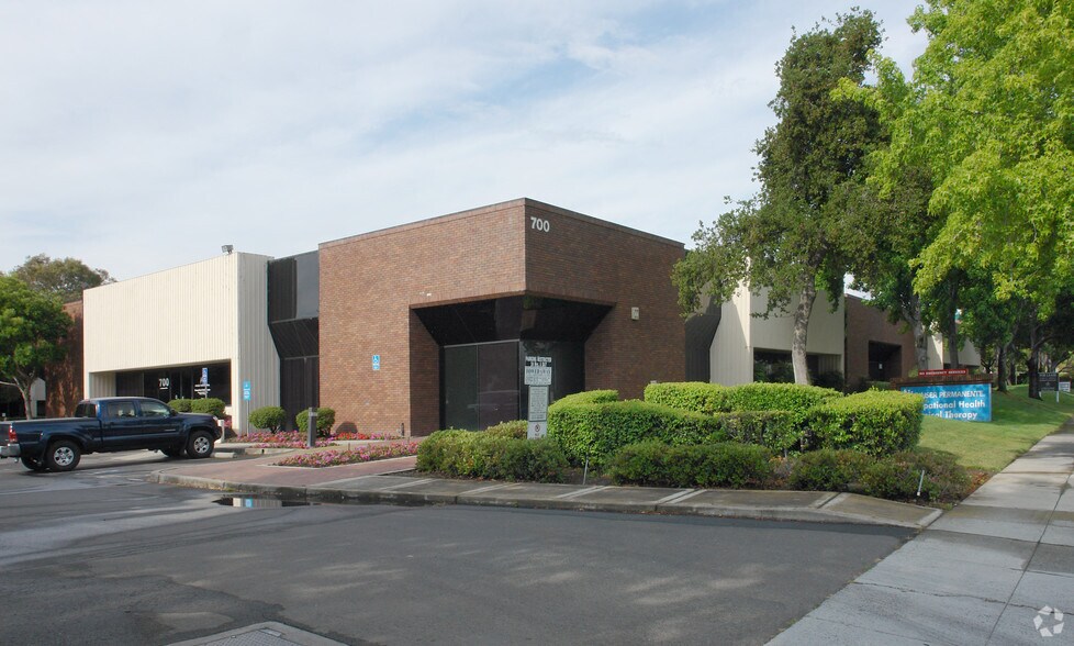 More Photos Of 650-700 E Calaveras Blvd, Milpitas Light Distribution For Lease