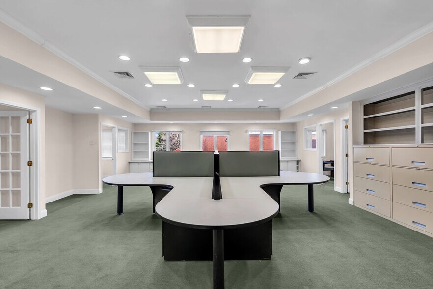 More Photos Of 1 Dag Hammarskjold Blvd, Howell Medical For Lease