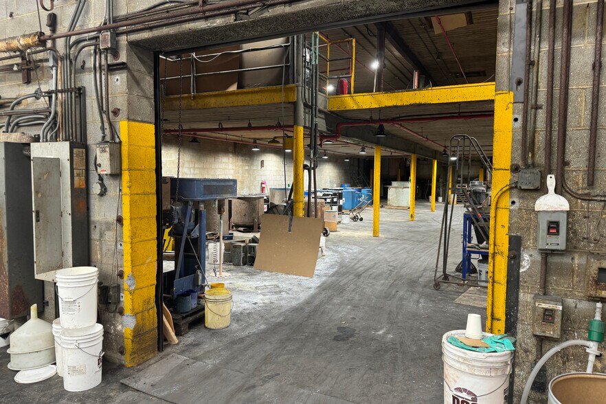 More Photos Of 223 Westhampton Ave, Capitol Heights Warehouse For Sale