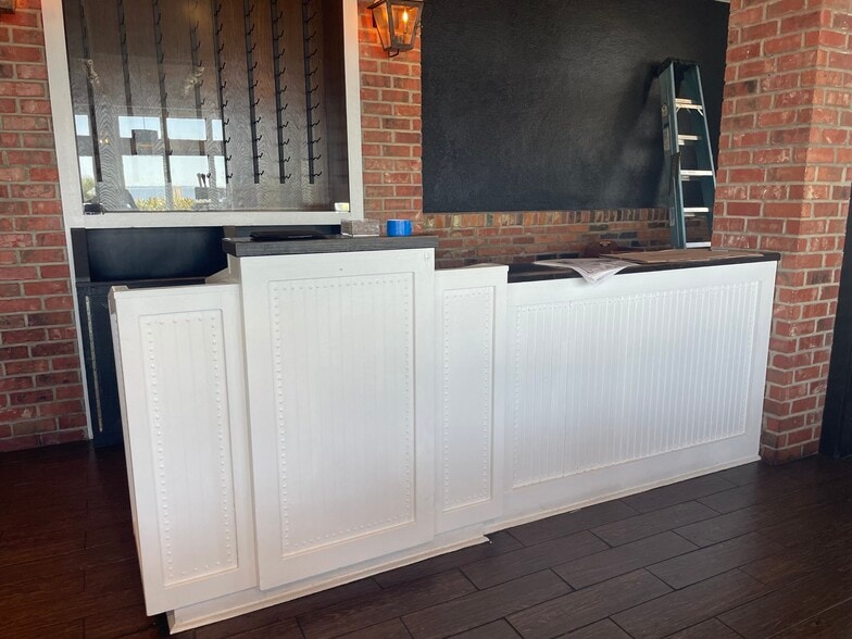 More Photos Of 905 E Gregory St, Pensacola Restaurant For Sale