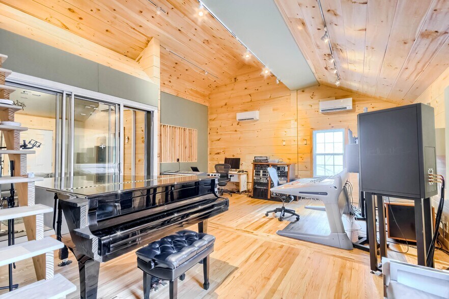 More Photos Of 1440 Woodmont Ln, Atlanta Loft Creative Space For Sale