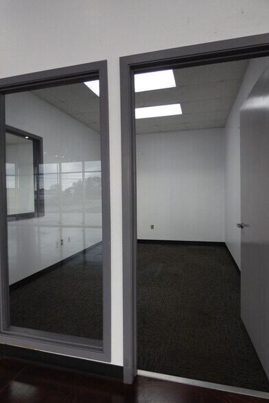 More Photos Of 905 N Harborth Ave, Three Rivers Auto Dealership For Lease