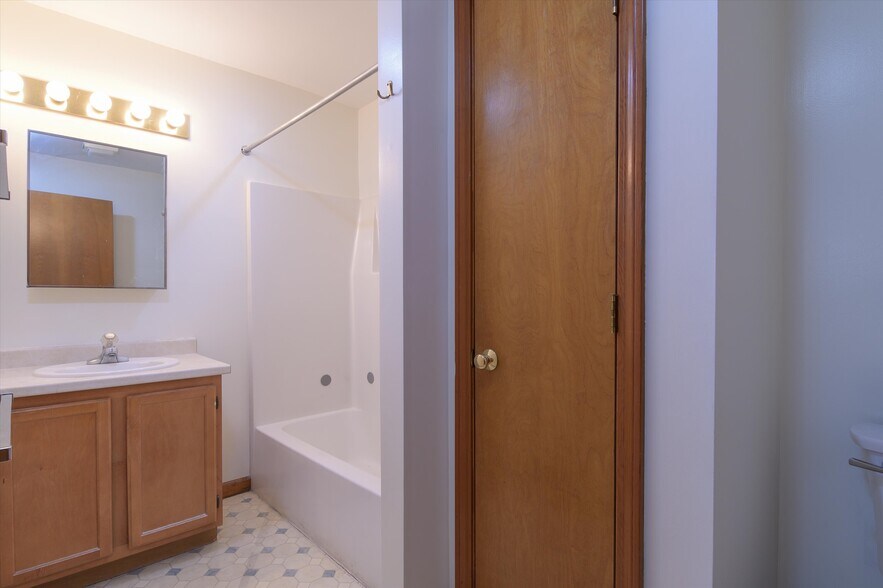 More Photos Of 156 Main St, Ludlow Office For Sale