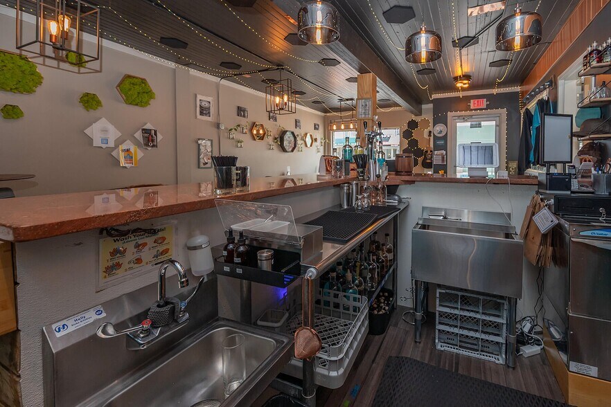 More Photos Of 228 E Main St, Waterford Bar For Sale