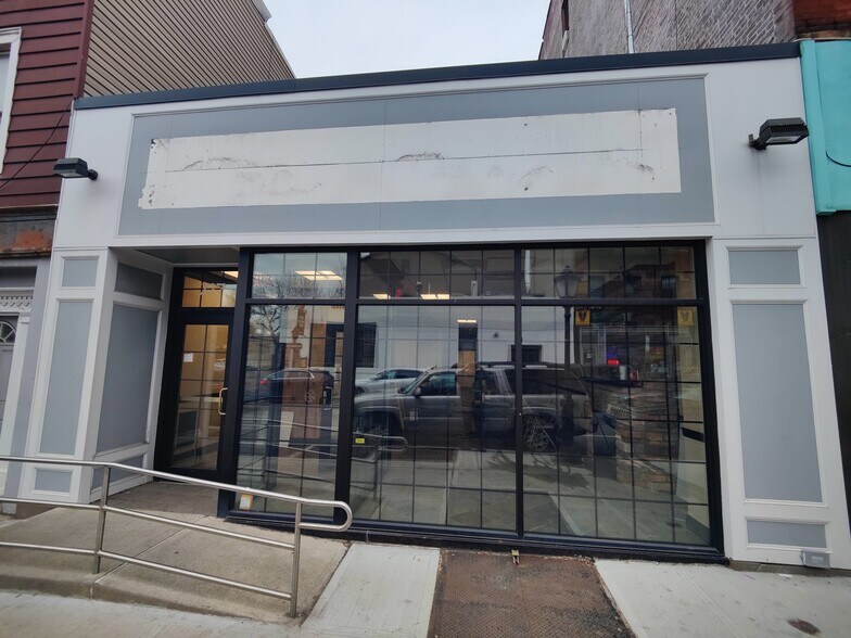 More Photos Of 227 Smith St, Brooklyn Storefront For Lease