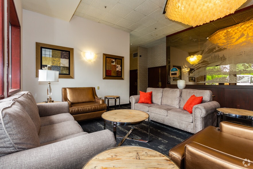 More Photos Of 11707 NE Airport Way, Portland Hotel For Lease
