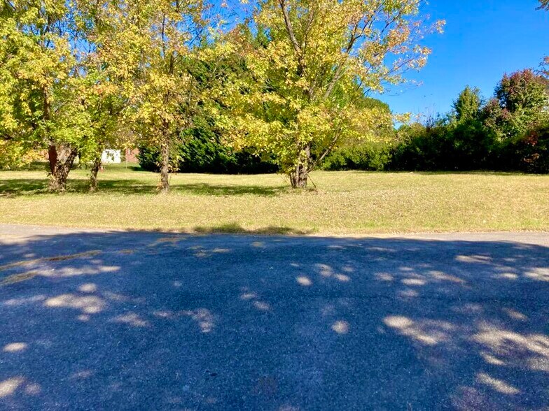 More Photos Of 2121 Roanoke Blvd, Salem Light Distribution For Lease