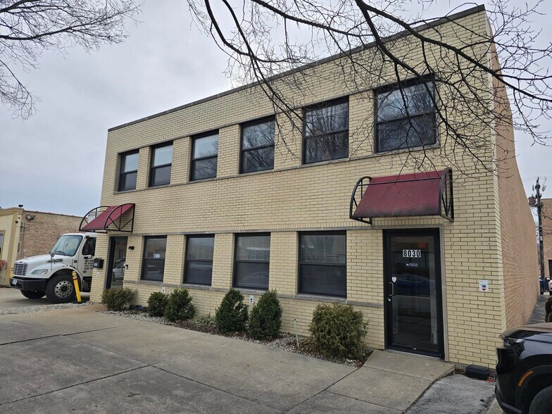 More Photos Of 8030 N Lawndale Ave, Skokie Warehouse For Sale