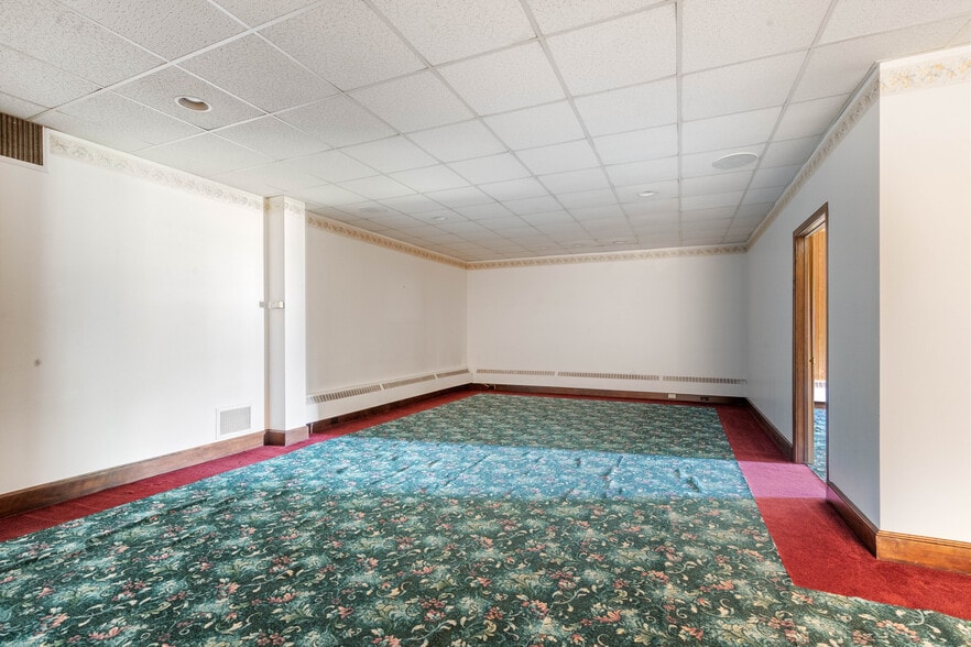More Photos Of 1304 Hammond Ave, Superior Apartments For Sale
