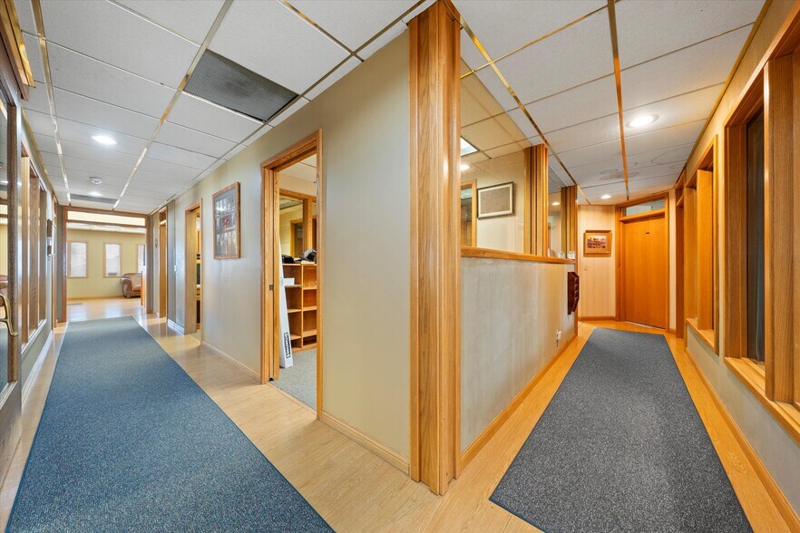 More Photos Of 100 E Broadway Ave, Moses Lake Office For Sale