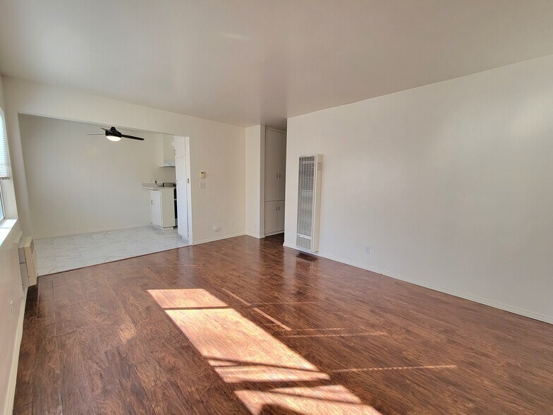 More Photos Of 652 N Whitnall Hwy, Burbank Apartments For Sale
