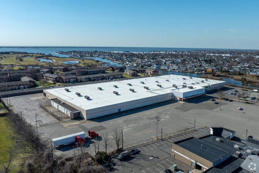 More Photos Of 1000 W Montauk Hwy, West Babylon Unknown For Lease