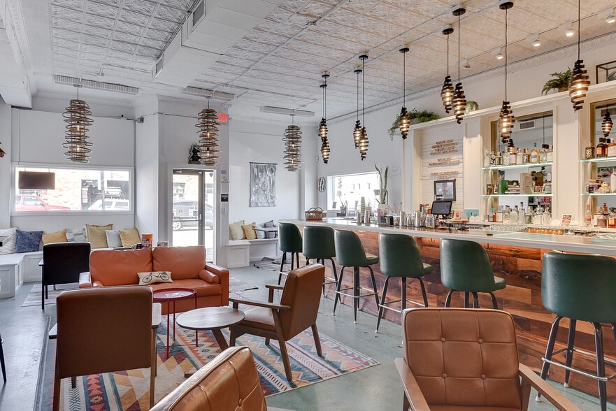 More Photos Of 1915 19th & Leavenworth Building, Omaha Restaurant For Lease
