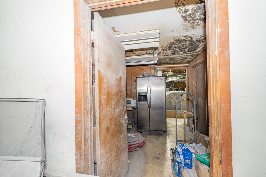 More Photos Of 1018 Orange St, Titusville Warehouse For Sale