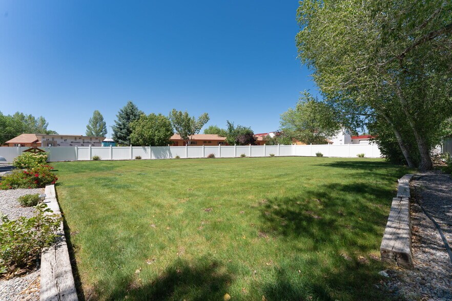 More Photos Of 1624 E Main St, Montrose Hotel For Sale