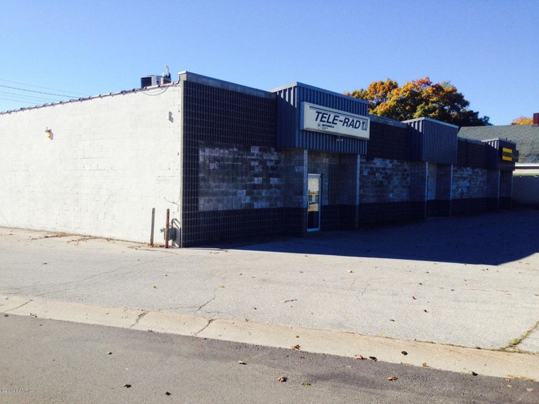 More Photos Of 1387 Laketon Ave, Muskegon Storefront Retail Office For Lease