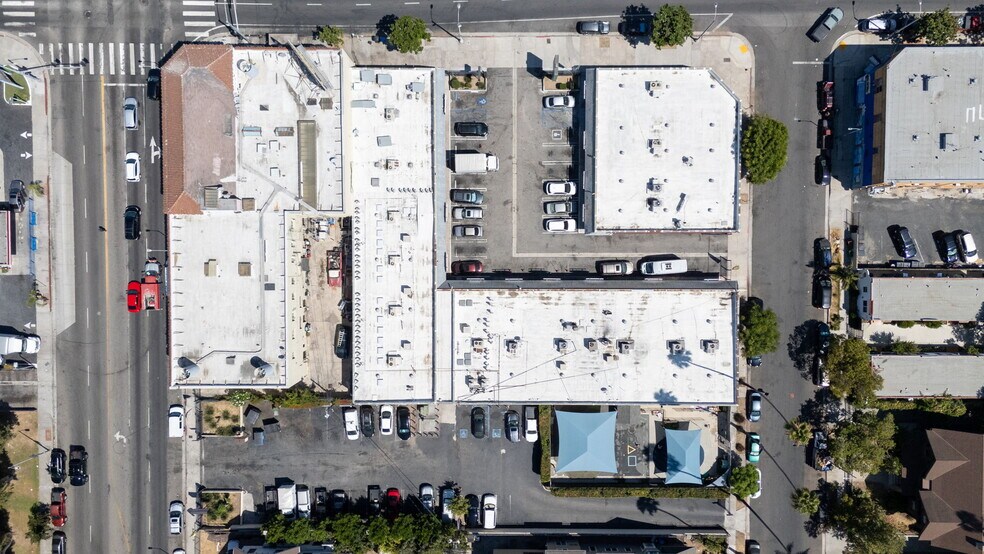 More Photos Of 1660 W Adams Blvd, Los Angeles Storefront For Sale