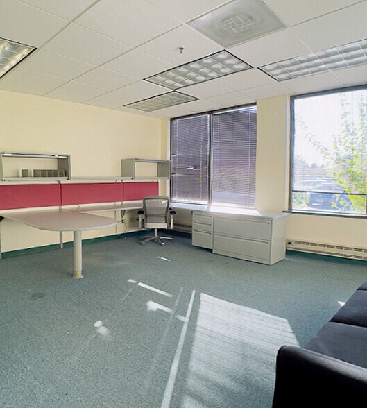 More Photos Of 1400 S Wolf Rd, Wheeling Office For Sale