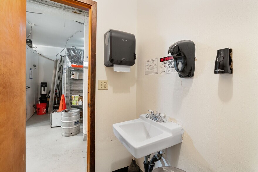 More Photos Of 205 Court St, The Dalles Restaurant For Sale