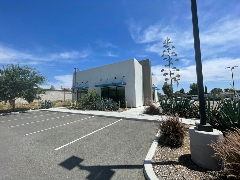 More Photos Of 1900 Highway 46, Wasco Freestanding For Lease
