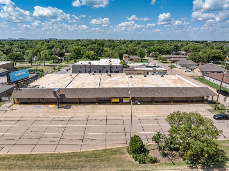 More Photos Of 1511 NW Cache Rd, Lawton General Retail For Sale