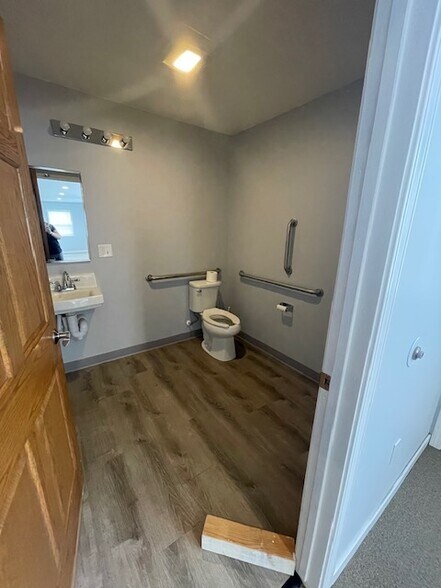 More Photos Of 1465 S Main St, Eaton Rapids Medical For Lease