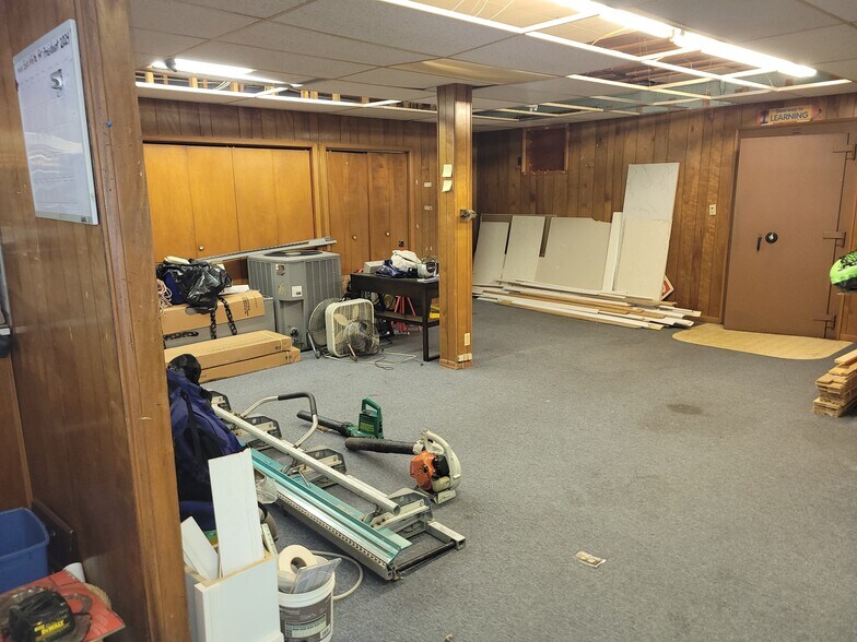 More Photos Of 755 E Hamilton Ave, Franklin Office For Sale