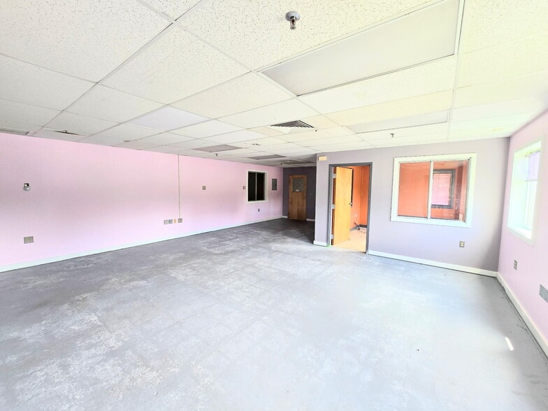 More Photos Of 55 Barnstead Rd, Pittsfield Warehouse For Lease