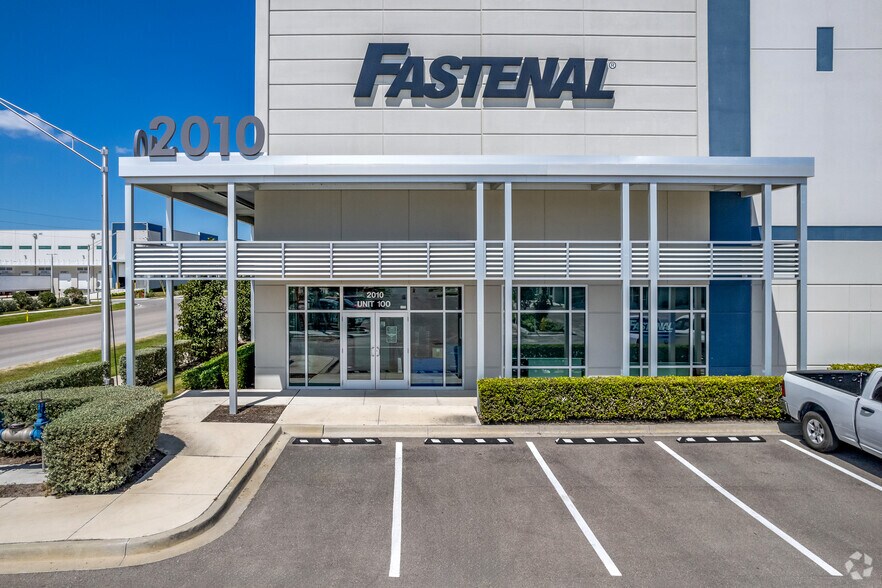 More Photos Of 2010 51st Ave E, Palmetto Warehouse For Lease