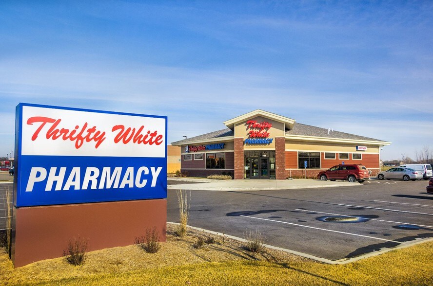 Primary Photo Of 1460 Montreal St, Hutchinson Drugstore For Sale