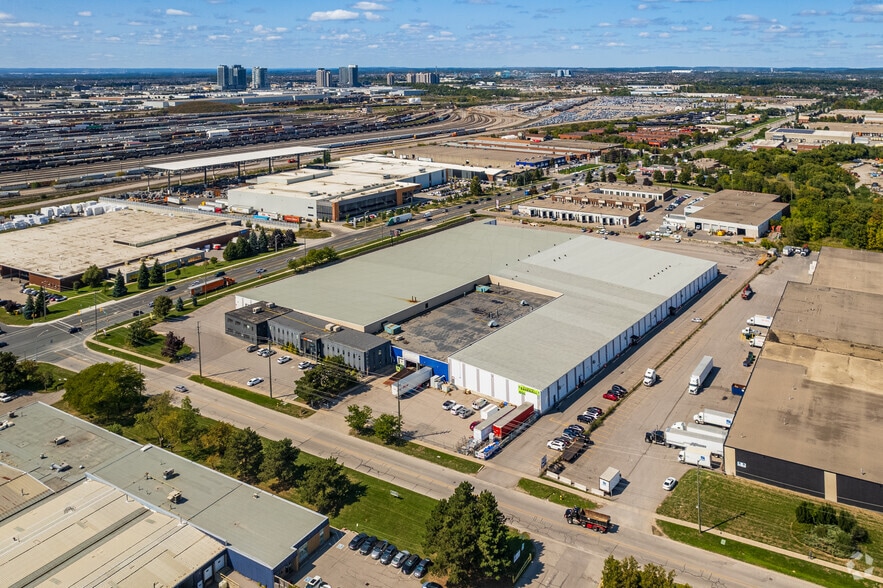 More Photos Of 8301 Keele St, Concord Warehouse For Lease