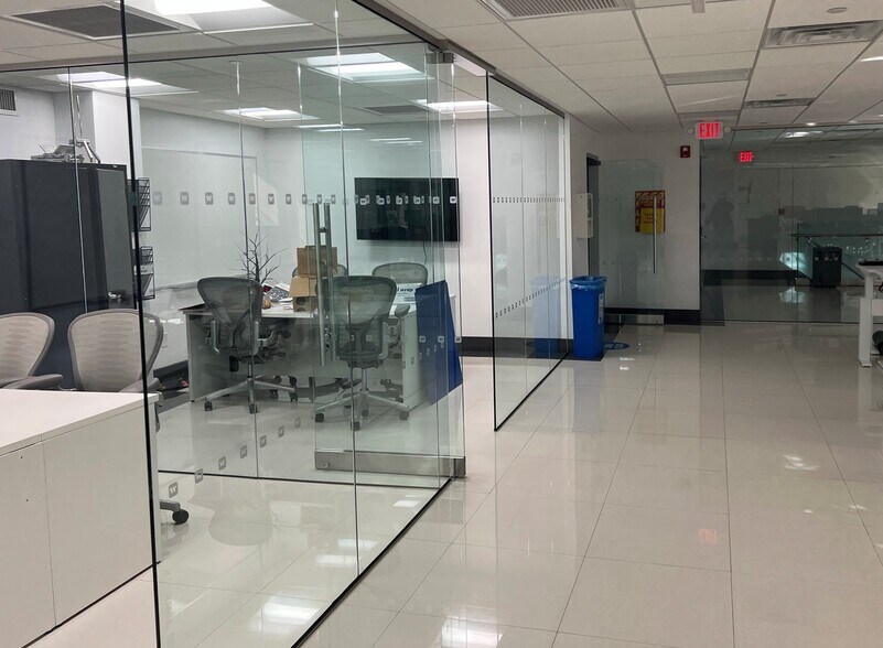 More Photos Of 150 Van Brunt St, Englewood Manufacturing For Lease