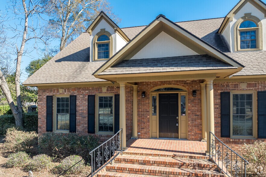 More Photos Of 501 Griffin Ave, Eastman Office For Sale