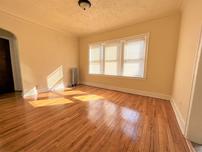 More Photos Of 7105 S Champlain Ave, Chicago Apartments For Sale