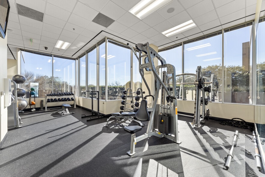 More Photos Of 10000 N Central Expy, Dallas Office Residential For Lease