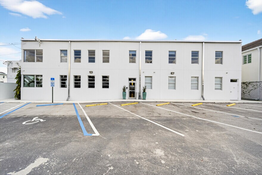 More Photos Of 7630 Biscayne Blvd, Miami Office For Lease