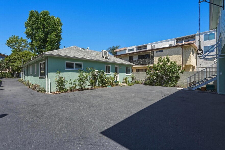 More Photos Of 5236 Bellingham Ave, Valley Village Apartments For Sale