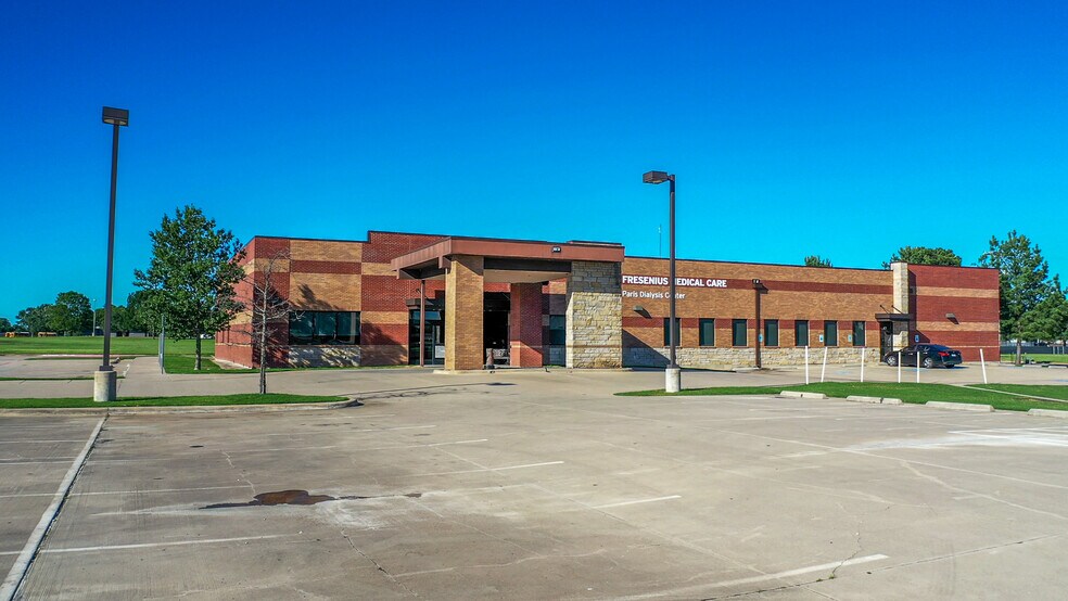 More Photos Of 635 Stone Ave, Paris Medical For Sale