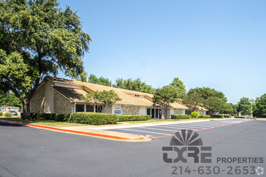More Photos Of 1116-1126 W Pioneer Pky, Arlington Unknown For Lease