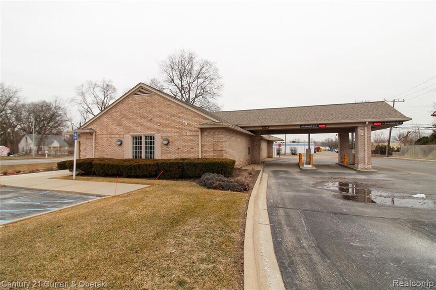 More Photos Of 29049 Joy Rd, Westland Bank For Lease