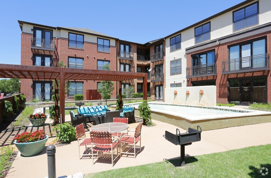 More Photos Of 2000 E Arapaho Rd, Richardson Apartments For Lease