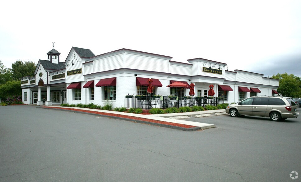 More Photos Of 2450 Main St, Glastonbury Unknown For Lease