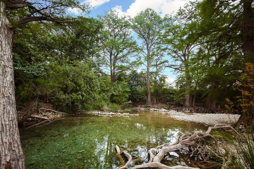 More Photos Of 7070 S US Highway 83, Concan Hotel For Sale