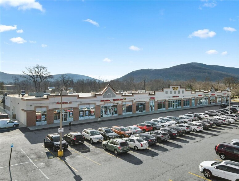 More Photos Of 986 Main St, Fishkill General Retail For Lease