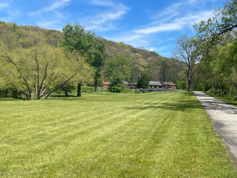 Primary Photo Of 102-103 Hicks Road Rd, Renfrew Flex For Sale