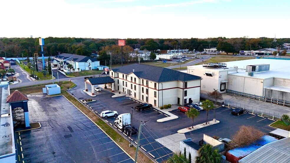 More Photos Of 5635 Tillmans Corner Pky, Theodore Hotel For Sale