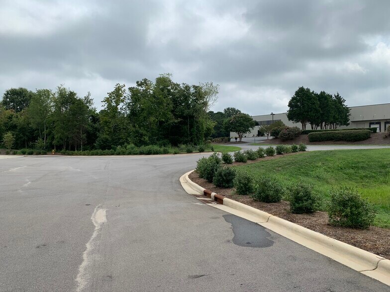 More Photos Of 15050 Choate Cir, Charlotte Light Manufacturing For Lease