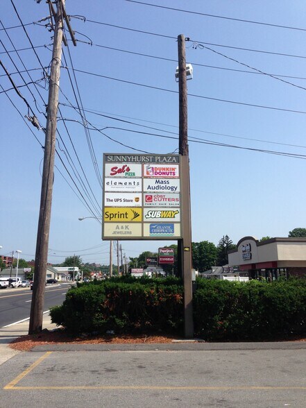 More Photos Of 196 Main St, Stoneham Restaurant For Lease