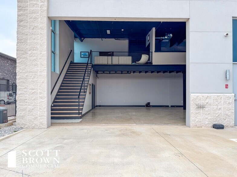 More Photos Of 1725 N Hwy 377, Roanoke Warehouse For Lease